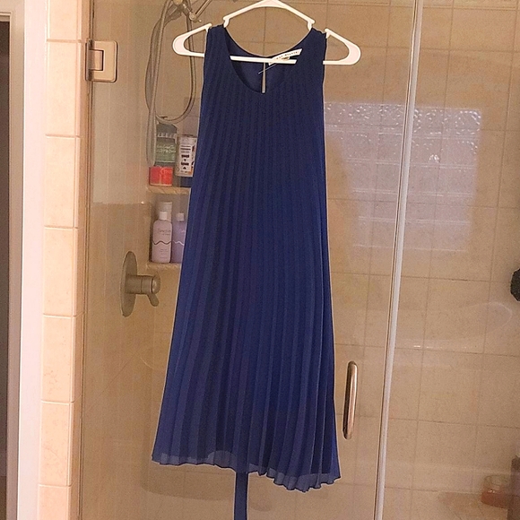 Max Studio pleated sheath dress navy with belt - Picture 1 of 3